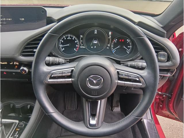 ＭＡＺＤＡ３ファストバック １５Ｓツーリング　４ＷＤ　全周囲カメラ　ナビ　クリアランスソナー　オートクルーズコントロール　衝突被害軽減システム　アルミホイール　オートマチックハイビーム　オートライト　ＬＥＤヘッドランプ　スマートキー（3枚目）