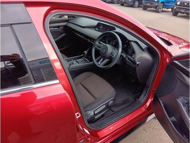 ＭＡＺＤＡ３ファストバック １５Ｓツーリング　４ＷＤ　全周囲カメラ　ナビ　クリアランスソナー　オートクルーズコントロール　衝突被害軽減システム　アルミホイール　オートマチックハイビーム　オートライト　ＬＥＤヘッドランプ　スマートキー（27枚目）