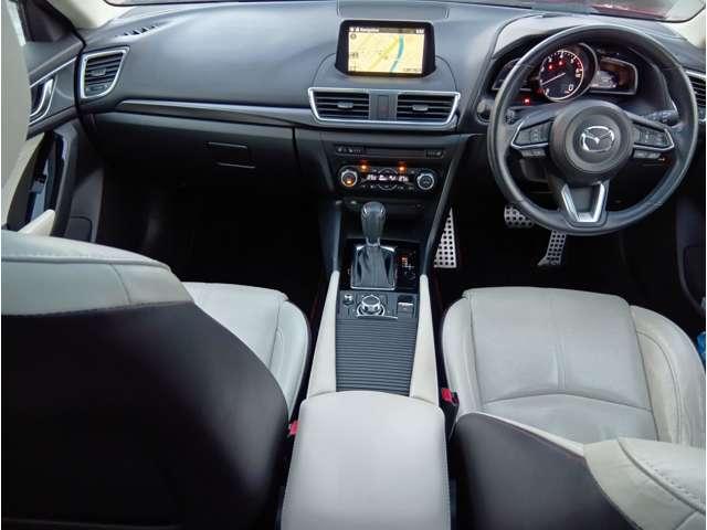 運転者にとっては日々使用することとなる運転席です。運転席が快適だと運転に集中することができますね。