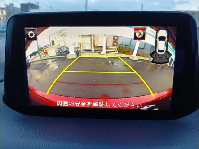 バックカメラも付いています。駐車の時に便利なのはもちろんの事、後方死角にいる子供たちに気が付くことができるので安心安全ですね