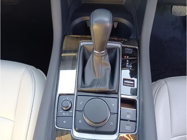 ＭＡＺＤＡ３ファストバック １５Ｓツーリング　４ＷＤ　全周囲カメラ　ナビ　ＴＶ　クリアランスソナー　オートクルーズコントロール　衝突被害軽減システム　アルミホイール　オートライト　ＬＥＤヘッドランプ　スマートキー　アイドリングストップ　ＡＴ（8枚目）