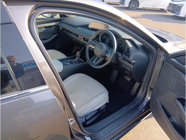 ＭＡＺＤＡ３ファストバック １５Ｓツーリング　４ＷＤ　全周囲カメラ　ナビ　ＴＶ　クリアランスソナー　オートクルーズコントロール　衝突被害軽減システム　アルミホイール　オートライト　ＬＥＤヘッドランプ　スマートキー　アイドリングストップ　ＡＴ（27枚目）