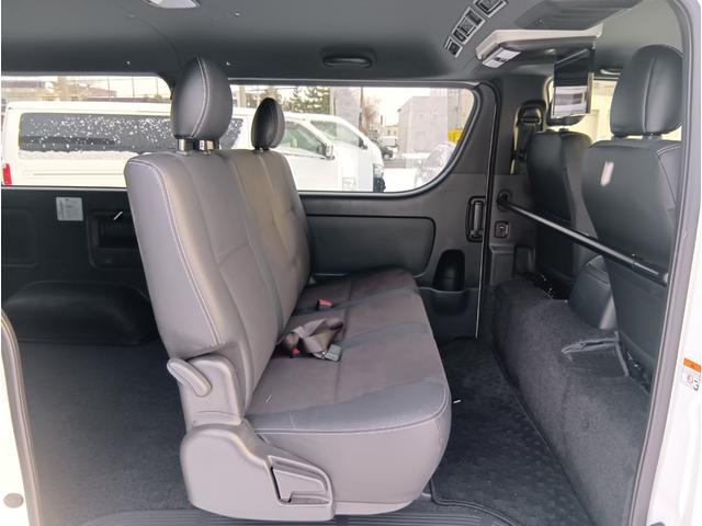 ハイエースバン スーパーGL ダークプライムII 4WD バックカメラ レーンアシスト 衝突被害軽減システム 両側電動スライドドア オートマチックハイビーム スマートキー 電動格納ミラー 後席モニター AT エアコン パワーウィンドウ(19枚目)