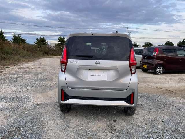 デイズ ６６０　Ｘ　４ＷＤ　ナビ　衝突軽減ブレーキ　踏み間違い防止装　ブレーキサポート　ＬＥＤヘッド　サイドカメラ　インテリジェントアラウンドビューモニター　ＬＤＷ　エアコン　インテリジェントキー　禁煙車　フルタイム４ＷＤ　１オーナー　エアバッグ　寒冷地仕様　キーフリー（18枚目）