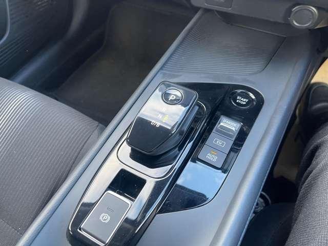 ノート １．２　Ｘ　ＦＯＵＲ　４ＷＤ　純正ナビ　バックビューモニター　エアＢ　ＰＷ　インテリジェントキ－　寒冷地仕様　４ＷＤ　ＬＥＤヘッドランプ　ワンオーナー　バックカメラ　アイドリングストップ　ＡＢＳ　盗難防止システム　オートエアコン　サイドエアバッグ　メモリーナビ（15枚目）