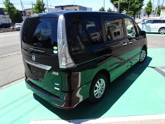 セレナ ハイウェイスター　Ｖセレクション＋セーフティＩＩ　４ＷＤ　ナビＴＶ　アラウンドビューカメラ　両側パワースライドドア　ＥＴＣ　ＬＥＤライト　エマージェンシーブレーキ　革巻きステアリング　クルーズコントロール　プッシュスタート　スマートキー（5枚目）