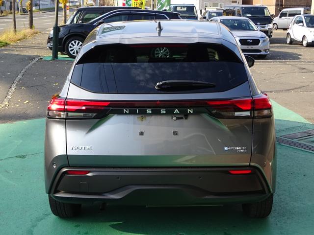 ノート X FOUR エマージェンシーブレーキ ナビ バックカメラ ETC ミラーヒーター シートヒーター ステアリングヒーター USB電源 ドライブレコーダー 革巻きステアリング 車線逸脱警報装置 オートライト(4枚目)