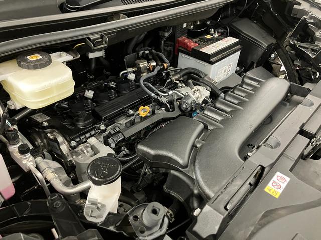 ヴォクシー Ｓ－Ｚ　４ＷＤ　ＥＴＣ　バックカメラ　純正ナビ　フルセグＴＶ　Ｂｌｕｅｔｏｏｔｈ接続　両側パワースライドドア　左右フロントシートヒーター　寒冷地仕様　衝突軽減ブレーキ（5枚目）