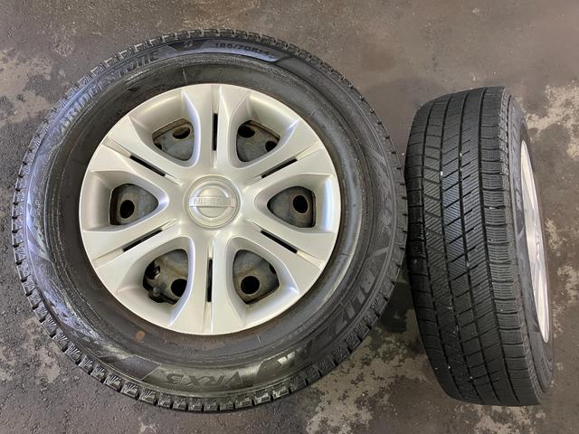 ノート Ｘ　ＦＯＵＲ　Ｖセレクション＋セーフティ　４ＷＤ　夏冬タイヤ　全方位カメラ　純正ナビ　フルセグＴＶ　Ｂｌｕｅｔｏｏｔｈ接続　寒冷地仕様　衝突軽減ブレーキ　レーンキープ　横滑り防止　ライトレベライザー　スマートキー（3枚目）