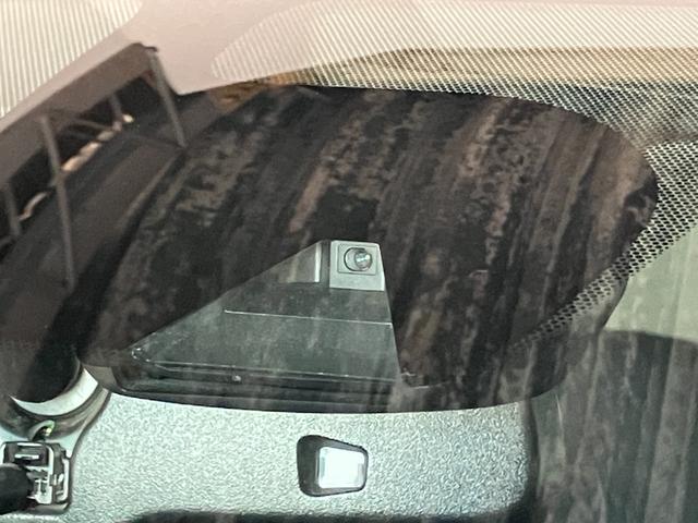 ノート Ｘ　ＦＯＵＲ　Ｖセレクション＋セーフティ　４ＷＤ　夏冬タイヤ　全方位カメラ　純正ナビ　フルセグＴＶ　Ｂｌｕｅｔｏｏｔｈ接続　寒冷地仕様　衝突軽減ブレーキ　レーンキープ　横滑り防止　ライトレベライザー　スマートキー（5枚目）