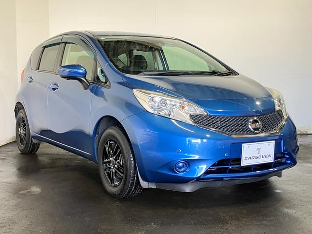 ノート Ｘ　ＦＯＵＲ　Ｖセレクション＋セーフティ　４ＷＤ　夏冬タイヤ　全方位カメラ　純正ナビ　フルセグＴＶ　Ｂｌｕｅｔｏｏｔｈ接続　寒冷地仕様　衝突軽減ブレーキ　レーンキープ　横滑り防止　ライトレベライザー　スマートキー（12枚目）