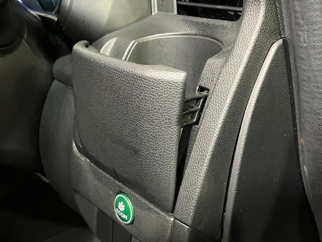 フィットハイブリッド Ｆ　４ＷＤ　寒冷地仕様　ＥＴＣ　バックカメラ　社外ナビ　ワンセグＴＶ　　Ｂｌｕｅｔｏｏｔｈ接続　ハンズフリー　障害物接近アラート　ＬＥＤヘッド・フォグライト　横滑り防止（34枚目）