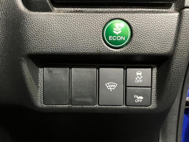 フィットハイブリッド Ｆ　４ＷＤ　寒冷地仕様　ＥＴＣ　バックカメラ　社外ナビ　ワンセグＴＶ　　Ｂｌｕｅｔｏｏｔｈ接続　ハンズフリー　障害物接近アラート　ＬＥＤヘッド・フォグライト　横滑り防止（35枚目）