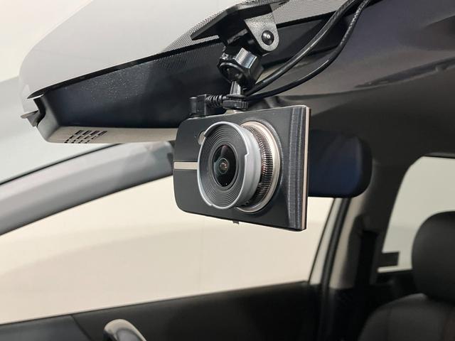 シエンタ Ｇ　クエロ　４ＷＤ　夏冬タイヤ　寒冷地仕様　全方位カメラ　純正ナビ　Ｂｌｕｅｔｏｏｔｈ接続　前後ドライブレコーダー　後部モニター　両側電動スライドドア　社外アルミホイール　盗難防止装置（4枚目）