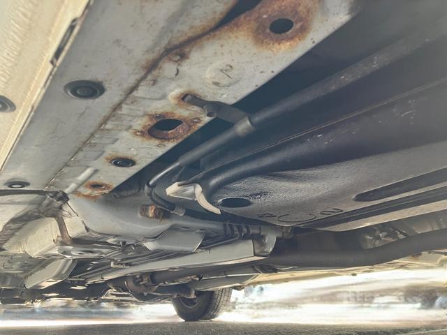 シエンタ Ｇ　クエロ　４ＷＤ　夏冬タイヤ　寒冷地仕様　全方位カメラ　純正ナビ　Ｂｌｕｅｔｏｏｔｈ接続　前後ドライブレコーダー　後部モニター　両側電動スライドドア　社外アルミホイール　盗難防止装置（10枚目）