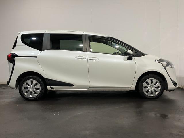 シエンタ Ｇ　クエロ　４ＷＤ　夏冬タイヤ　寒冷地仕様　全方位カメラ　純正ナビ　Ｂｌｕｅｔｏｏｔｈ接続　前後ドライブレコーダー　後部モニター　両側電動スライドドア　社外アルミホイール　盗難防止装置（14枚目）