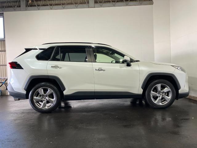 ＲＡＶ４ Ｇ　４ＷＤ　夏冬タイヤ　ＥＴＣ　前後ドライブレコーダー　全方位カメラ　純正ディスプレイオーディオ　フルセグＴＶ　Ｂｌｕｅｔｏｏｔｈ接続　シートエアコン　シートヒーター　ブラインドスポットモニター（17枚目）