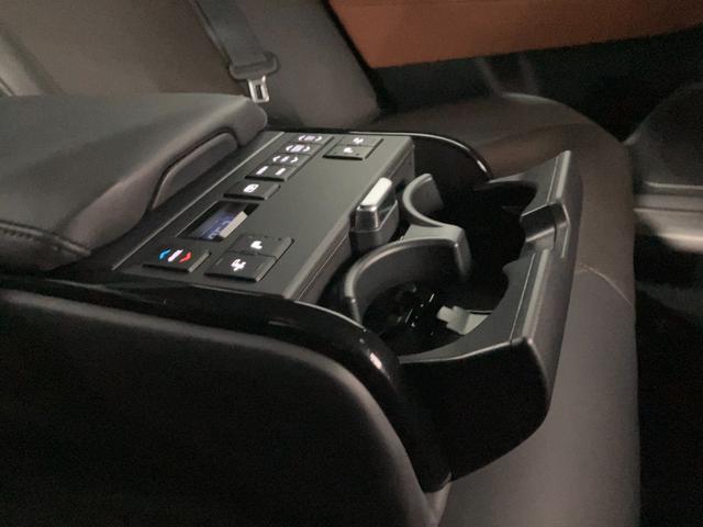 クラウンクロスオーバー ＲＳアドバンスド　４ＷＤ　モデリスタエアロパーツ　モデリスタアルミホイール　リヤサポートパッケージ　ローダウン　ＥＴＣ２．０　全方位カメラ　純正ディスプレイオーディオ　本革シート　パノラマルーフ（38枚目）