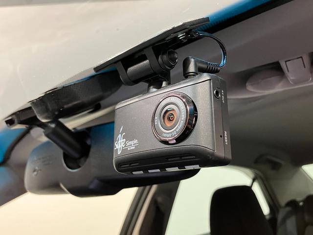 クラウンハイブリッド アスリートＳ　Ｆｏｕｒ　４ＷＤ　夏冬タイヤ　ＥＴＣ　前方ドラレコ　バックカメラ　純正ナビ　フルセグＴＶ　純正エンジンスターター　シートヒーター　クルーズコントロール　電動シート　夏タイヤ純正ホイール（5枚目）