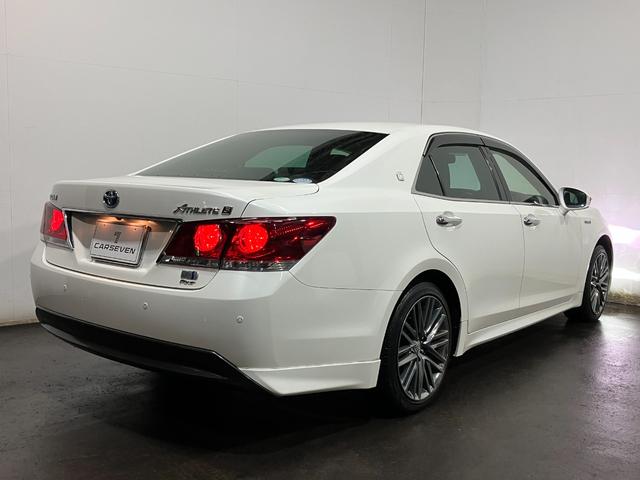 クラウンハイブリッド アスリートＳ　Ｆｏｕｒ　４ＷＤ　夏冬タイヤ　ＥＴＣ　前方ドラレコ　バックカメラ　純正ナビ　フルセグＴＶ　純正エンジンスターター　シートヒーター　クルーズコントロール　電動シート　夏タイヤ純正ホイール（16枚目）