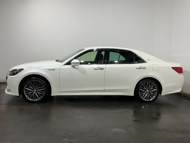 クラウンハイブリッド アスリートＳ　Ｆｏｕｒ　４ＷＤ　夏冬タイヤ　ＥＴＣ　前方ドラレコ　バックカメラ　純正ナビ　フルセグＴＶ　純正エンジンスターター　シートヒーター　クルーズコントロール　電動シート　夏タイヤ純正ホイール（21枚目）