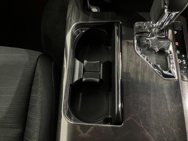 クラウンハイブリッド アスリートＳ　Ｆｏｕｒ　４ＷＤ　夏冬タイヤ　ＥＴＣ　前方ドラレコ　バックカメラ　純正ナビ　フルセグＴＶ　純正エンジンスターター　シートヒーター　クルーズコントロール　電動シート　夏タイヤ純正ホイール（37枚目）