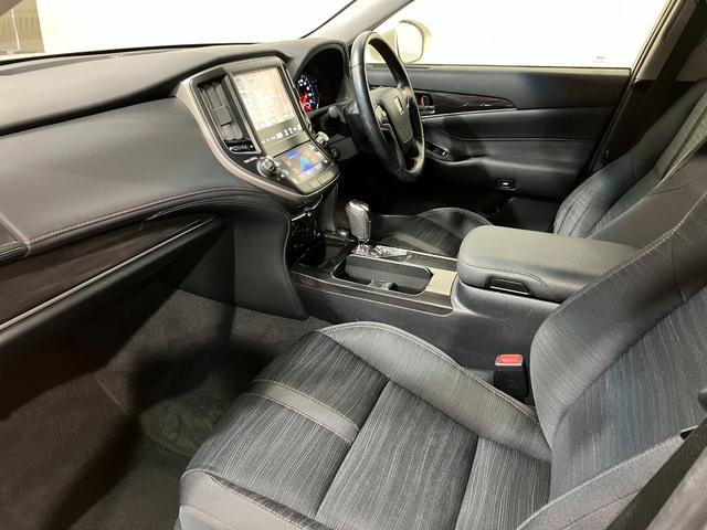 クラウンハイブリッド アスリートＳ　Ｆｏｕｒ　４ＷＤ　夏冬タイヤ　ＥＴＣ　前方ドラレコ　バックカメラ　純正ナビ　フルセグＴＶ　純正エンジンスターター　シートヒーター　クルーズコントロール　電動シート　夏タイヤ純正ホイール（45枚目）