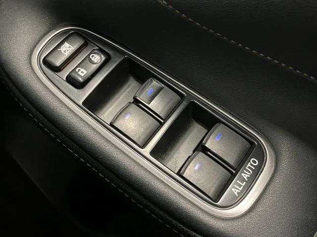 クラウンハイブリッド アスリートＳ　Ｆｏｕｒ　４ＷＤ　夏冬タイヤ　ＥＴＣ　前方ドラレコ　バックカメラ　純正ナビ　フルセグＴＶ　純正エンジンスターター　シートヒーター　クルーズコントロール　電動シート　夏タイヤ純正ホイール（58枚目）