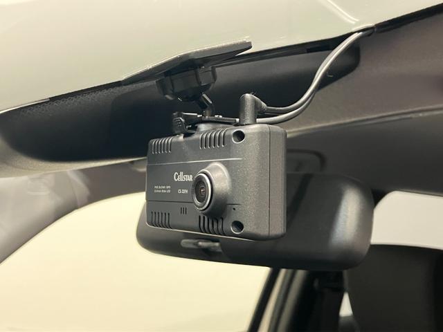 フィット ベーシック 4WD 夏冬タイヤ 前後ドライブレコーダー バッグカメラ 社外ナビ フルセグTV Bluetooth接続 社外アルミホイール 障害物センサー オートライト 横滑り防止装置(3枚目)