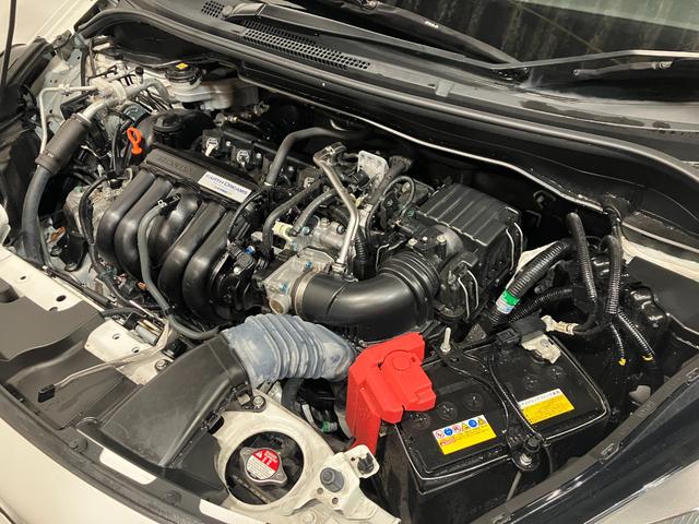 フィット ベーシック 4WD 夏冬タイヤ 前後ドライブレコーダー バッグカメラ 社外ナビ フルセグTV Bluetooth接続 社外アルミホイール 障害物センサー オートライト 横滑り防止装置(8枚目)