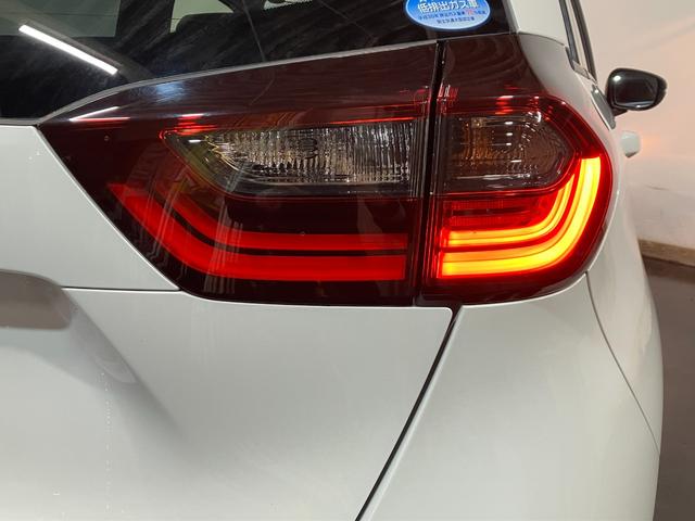 フィット ベーシック 4WD 夏冬タイヤ 前後ドライブレコーダー バッグカメラ 社外ナビ フルセグTV Bluetooth接続 社外アルミホイール 障害物センサー オートライト 横滑り防止装置(15枚目)