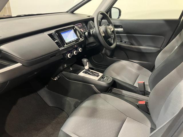 フィット ベーシック 4WD 夏冬タイヤ 前後ドライブレコーダー バッグカメラ 社外ナビ フルセグTV Bluetooth接続 社外アルミホイール 障害物センサー オートライト 横滑り防止装置(39枚目)