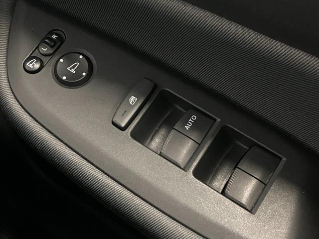 フィット ベーシック 4WD 夏冬タイヤ 前後ドライブレコーダー バッグカメラ 社外ナビ フルセグTV Bluetooth接続 社外アルミホイール 障害物センサー オートライト 横滑り防止装置(52枚目)