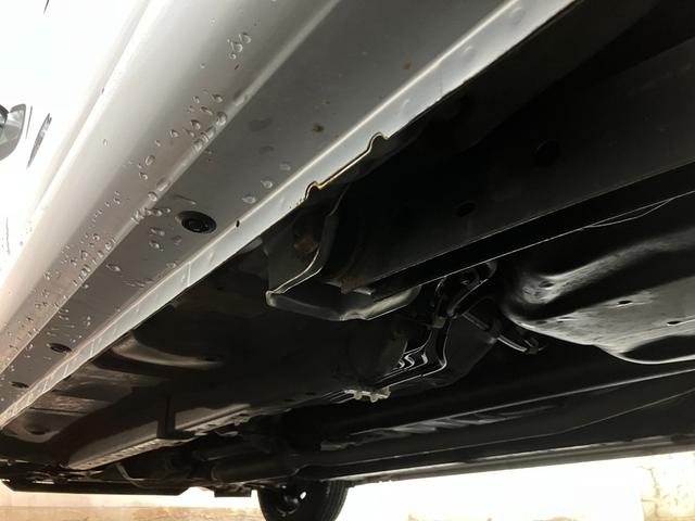 ミライース Ｌｆ　ＳＡ　４ＷＤ　純正ナビ　ワンセグＴＶ　キーレス　アイドリングストップ　衝突軽減ブレーキ　横滑り防止機能　ハロゲンヘッドライト　後部座席ベンチシート　ライトレベライザー　マニュアルエアコン（5枚目）