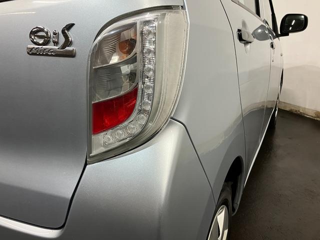 ミライース Ｌｆ　ＳＡ　４ＷＤ　純正ナビ　ワンセグＴＶ　キーレス　アイドリングストップ　衝突軽減ブレーキ　横滑り防止機能　ハロゲンヘッドライト　後部座席ベンチシート　ライトレベライザー　マニュアルエアコン（12枚目）