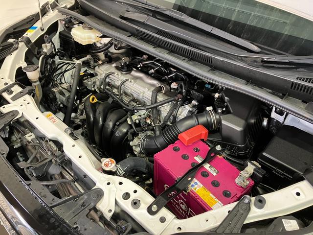 エスクァイア Ｘｉ　４ＷＤ　ＴＲＤグリル　ＥＴＣ　バックカメラ　純正ナビ　クルーズコントロール　エコモード　ルーフエアコン　純正アルミホイール　両側スライド片側電動スライドドア　ＭＴモード（6枚目）