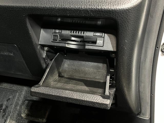 エスクァイア Ｘｉ　４ＷＤ　ＴＲＤグリル　ＥＴＣ　バックカメラ　純正ナビ　クルーズコントロール　エコモード　ルーフエアコン　純正アルミホイール　両側スライド片側電動スライドドア　ＭＴモード（48枚目）