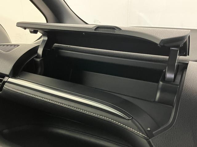 エスクァイア Ｘｉ　４ＷＤ　ＴＲＤグリル　ＥＴＣ　バックカメラ　純正ナビ　クルーズコントロール　エコモード　ルーフエアコン　純正アルミホイール　両側スライド片側電動スライドドア　ＭＴモード（49枚目）