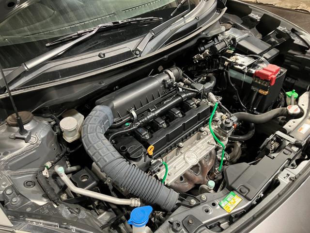 スイフト ハイブリッドＲＳ　４ＷＤ　ＥＴＣ　全方位カメラ　純正ナビ　クルーズコントロール　パドルシフト　ヒーテッドドアミラー　左右フロントシートヒーター　衝突軽減ブレーキ　ブルーエンブレム　横滑り防止機能　純正ホイール（5枚目）