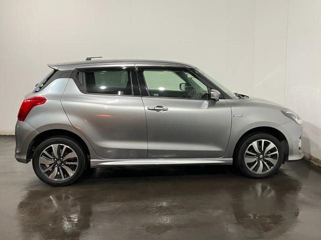 スイフト ハイブリッドＲＳ　４ＷＤ　ＥＴＣ　全方位カメラ　純正ナビ　クルーズコントロール　パドルシフト　ヒーテッドドアミラー　左右フロントシートヒーター　衝突軽減ブレーキ　ブルーエンブレム　横滑り防止機能　純正ホイール（12枚目）