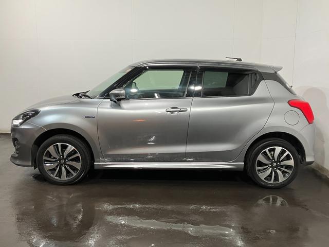 スイフト ハイブリッドＲＳ　４ＷＤ　ＥＴＣ　全方位カメラ　純正ナビ　クルーズコントロール　パドルシフト　ヒーテッドドアミラー　左右フロントシートヒーター　衝突軽減ブレーキ　ブルーエンブレム　横滑り防止機能　純正ホイール（16枚目）