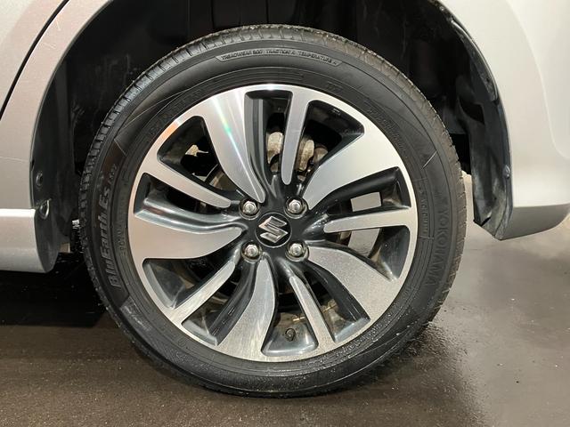 スイフト ハイブリッドＲＳ　４ＷＤ　ＥＴＣ　全方位カメラ　純正ナビ　クルーズコントロール　パドルシフト　ヒーテッドドアミラー　左右フロントシートヒーター　衝突軽減ブレーキ　ブルーエンブレム　横滑り防止機能　純正ホイール（20枚目）