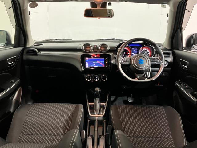 スイフト ハイブリッドＲＳ　４ＷＤ　ＥＴＣ　全方位カメラ　純正ナビ　クルーズコントロール　パドルシフト　ヒーテッドドアミラー　左右フロントシートヒーター　衝突軽減ブレーキ　ブルーエンブレム　横滑り防止機能　純正ホイール（21枚目）