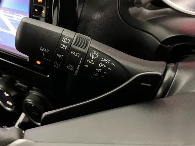 スイフト ハイブリッドＲＳ　４ＷＤ　ＥＴＣ　全方位カメラ　純正ナビ　クルーズコントロール　パドルシフト　ヒーテッドドアミラー　左右フロントシートヒーター　衝突軽減ブレーキ　ブルーエンブレム　横滑り防止機能　純正ホイール（27枚目）