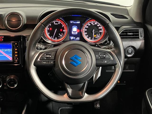 スイフト ハイブリッドＲＳ　４ＷＤ　ＥＴＣ　全方位カメラ　純正ナビ　クルーズコントロール　パドルシフト　ヒーテッドドアミラー　左右フロントシートヒーター　衝突軽減ブレーキ　ブルーエンブレム　横滑り防止機能　純正ホイール（29枚目）