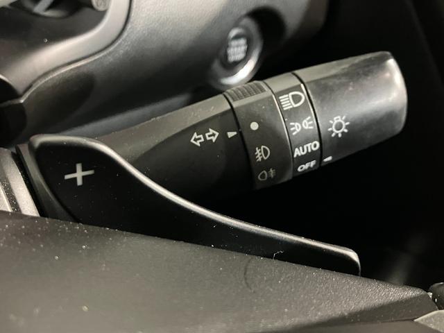 スイフト ハイブリッドＲＳ　４ＷＤ　ＥＴＣ　全方位カメラ　純正ナビ　クルーズコントロール　パドルシフト　ヒーテッドドアミラー　左右フロントシートヒーター　衝突軽減ブレーキ　ブルーエンブレム　横滑り防止機能　純正ホイール（31枚目）