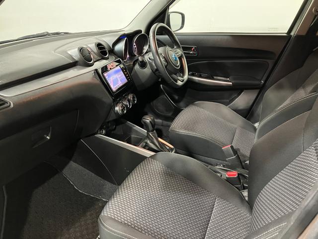 スイフト ハイブリッドＲＳ　４ＷＤ　ＥＴＣ　全方位カメラ　純正ナビ　クルーズコントロール　パドルシフト　ヒーテッドドアミラー　左右フロントシートヒーター　衝突軽減ブレーキ　ブルーエンブレム　横滑り防止機能　純正ホイール（35枚目）