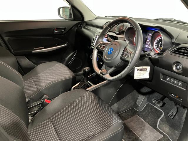 スイフト ハイブリッドＲＳ　４ＷＤ　ＥＴＣ　全方位カメラ　純正ナビ　クルーズコントロール　パドルシフト　ヒーテッドドアミラー　左右フロントシートヒーター　衝突軽減ブレーキ　ブルーエンブレム　横滑り防止機能　純正ホイール（38枚目）