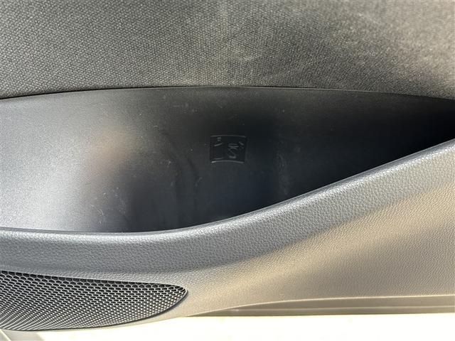 ヤリス Ｘ　４ＷＤ　メモリーナビ　バックカメラ　衝突被害軽減システム　ＥＴＣ（32枚目）