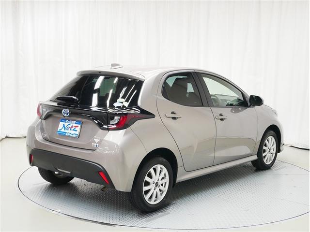 ヤリス ハイブリッドＧ　４ＷＤ　メモリーナビ　バックカメラ　衝突被害軽減システム　ＥＴＣ　ドラレコ　ＬＥＤヘッドランプ　ワンオーナー（3枚目）